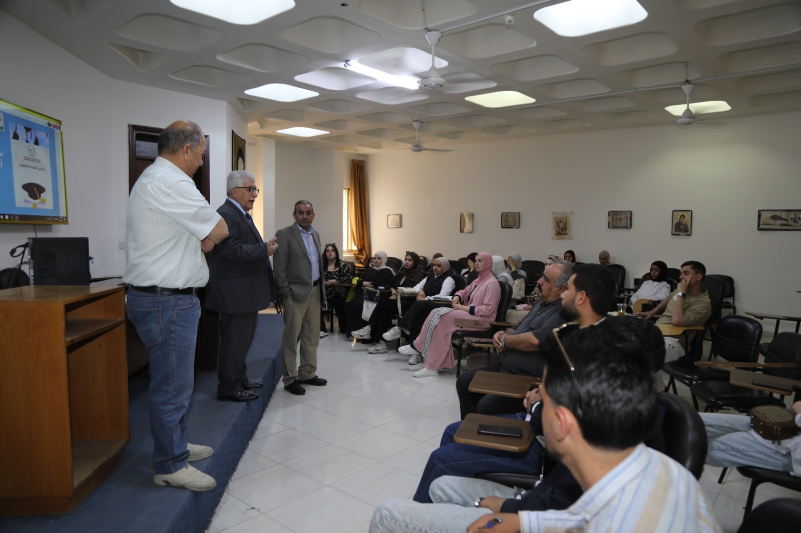 لقاء مع الطلبة المتوقع تخرجهم