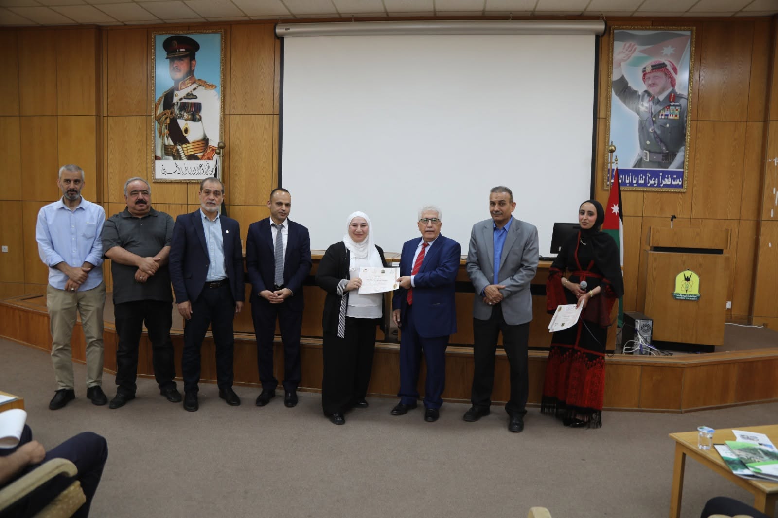 المعرض المؤقت في الشرفة