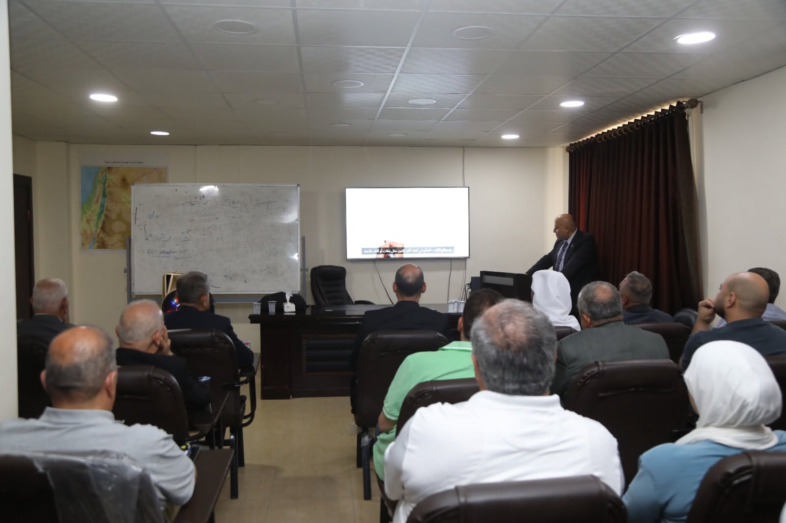 جانب من الحضور وأعضاء الهيئة التدريسية والطلبة